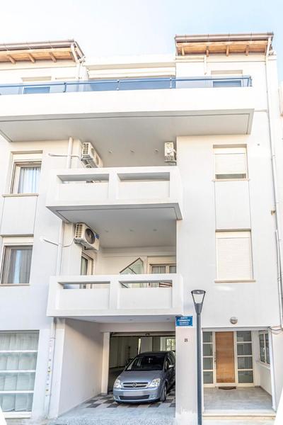 Luxury Town Center Suite, Β1