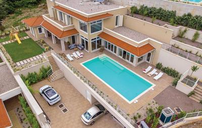 Villa in Veprinac with a pool, sauna and a jacuzzi