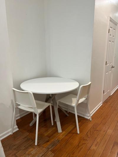 Adorable 2 bedroom with free street parking