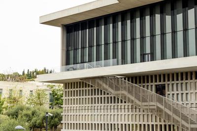 Spacious High-Ceiling 2-Bedroom by Acropolis Museum