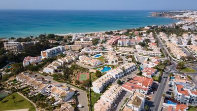 Albufeira 3BR with Pool and AC by the beach by LovelyStay