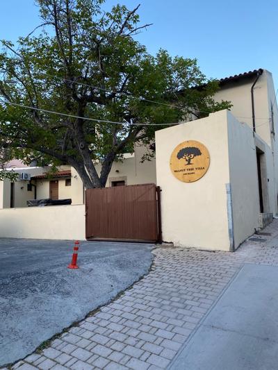 Walnut tree Villa Ano Archanes-10km from Heraklion