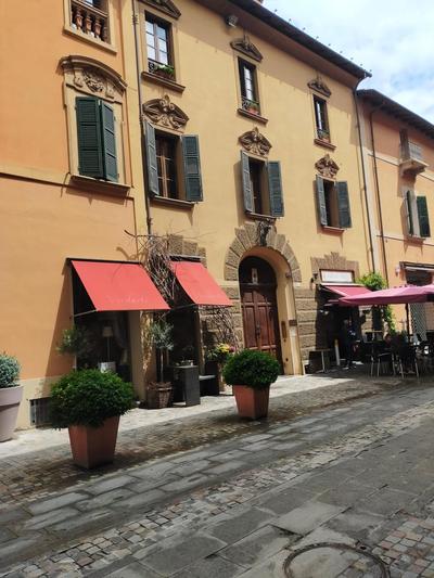 Ca' Spadoni, centro storico, piano terra, ingresso indipendente, teatro, parcheggio,