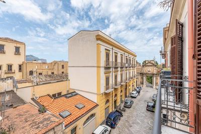 Stylish apartment near Piazza Magione by Wonderful Italy