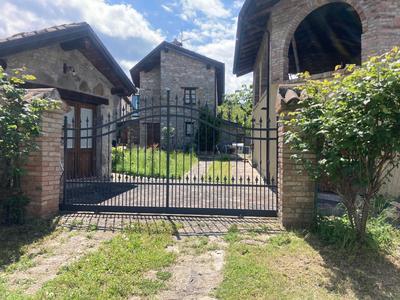 Casa in sasso con piscina