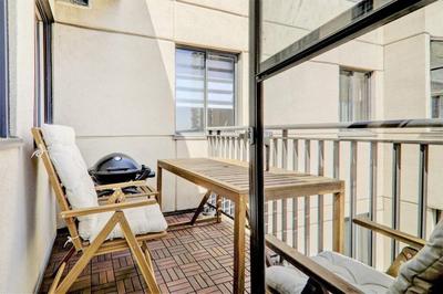 Roomy Top Floor at Stampede w Free Parking and AC