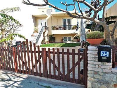 Family yard House kos