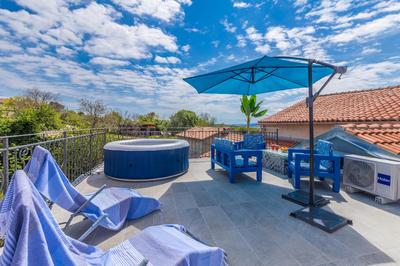 Holiday house STONE with jacuzzi