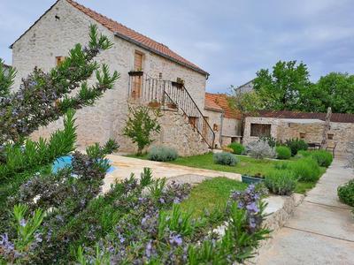 Heritage House Vrime - stone house with heated pool
