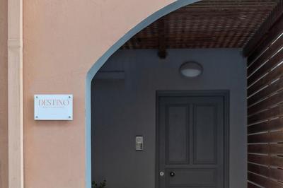 Destino Home overlooking the Venetian Port of Chania