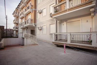 The Luxury Garden Apartment by PikHost