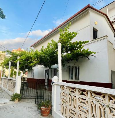 Casa LA PARRA, con dos apartamentos en segunda línea, opción barbacoa y patio