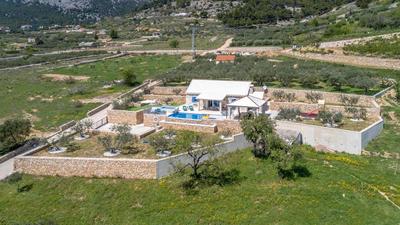 Traditional stone poolside villa in Bol