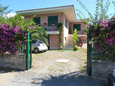 Spacious apartment in Taormina 100 m² with sea view balcony