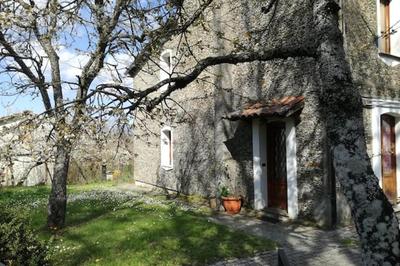 Charming House in Decollatura with Jacuzzi