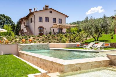 Spacious Apartment with Jacuzzi in Bottega Genovini 100 m²
