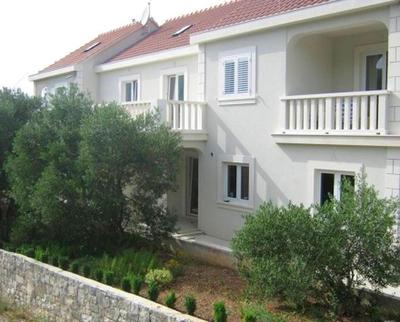Cosy Apartment in Žrnovo - 30 sqm with Shared Pool