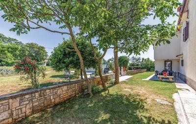 Apartment Glavani with Pool