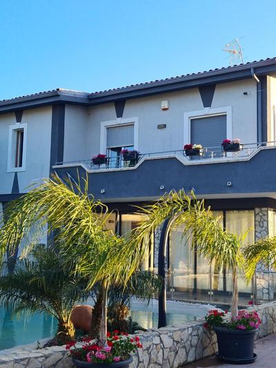 Charming Villa in Fontane Bianche with Private Pool