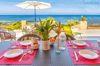 Villa seashore of the Marina of Sorso, 3 rooms, veranda on the sea, garden