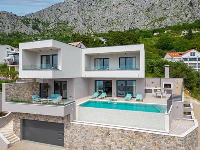 Villa Una with heated pool, 1km from the beach