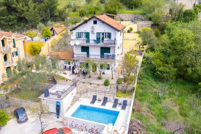 Mila and Jurija Formenti 2 apartments in heart of nautic marina, with heated swimming pool, bikes, Sup, kajak, free parking in our garden