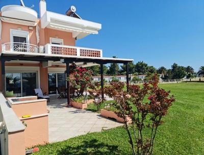 Stunning beachfront villa for rent