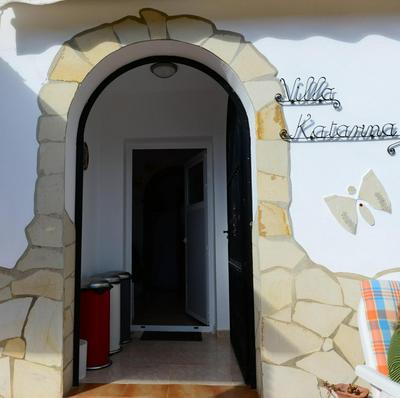 Villa in Alcaucin - Sleeps 4 - Pool - Parking