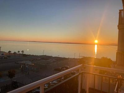 Apartamento con preciosas vistas a pie de playa