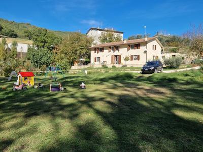 Casa sul fiume con giardino e terrazza