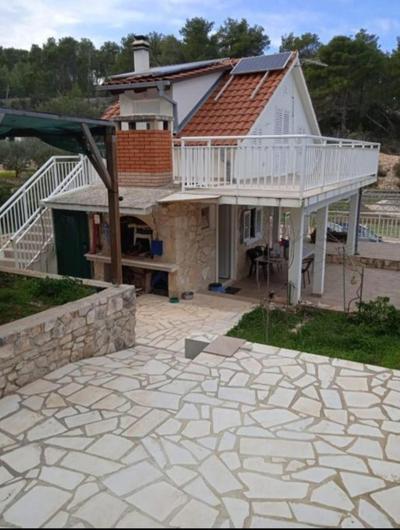 Off grid Robinson house Karmen
