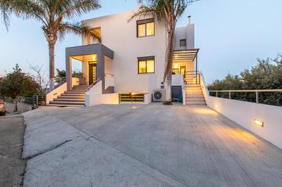 Crystal Waves lux villa-Homeleader