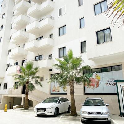 The Place Apartments 2, Qerret