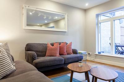 Lovely 2 BR Notting Hill flat wgarden