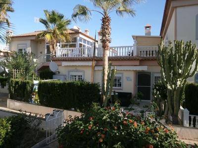Traumwohnung mit herrlicher Terrasse ,Wlan Pool, Grüngelegener Anlage