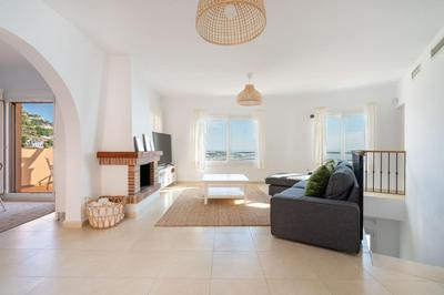 Chalet con vistas al mar y piscina