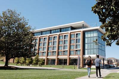 The Highlander at Radford, Tapestry Collection by Hilton