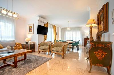 Genteel Home Martinez Campos