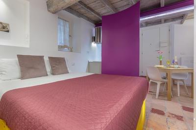 GuestHost - Ferrara Mignon Lilac House