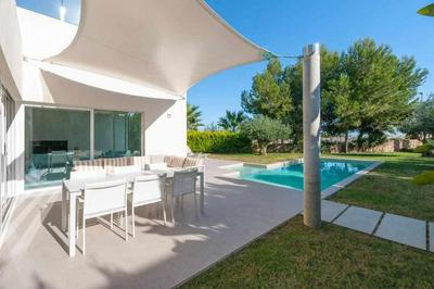Moderna villa con la piscina climatizada Colinas
