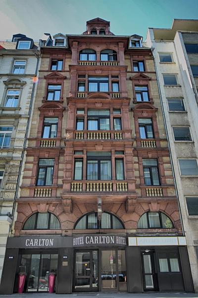 Carlton Hotel