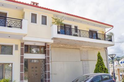 Zoe's Flat Megali Ammos