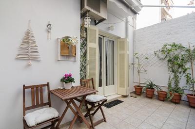 Cozy Apartment with Private Courtyard , Near Syngrou-Fix Metro Station