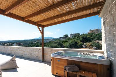 Sorin Villa, boasting Pool & Heated Whirlpool, By ThinkVilla