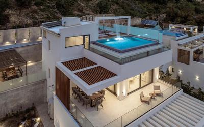 Nerea Deluxe SeaFront Villa, Iconic Infinity Pool, By ThinkVilla