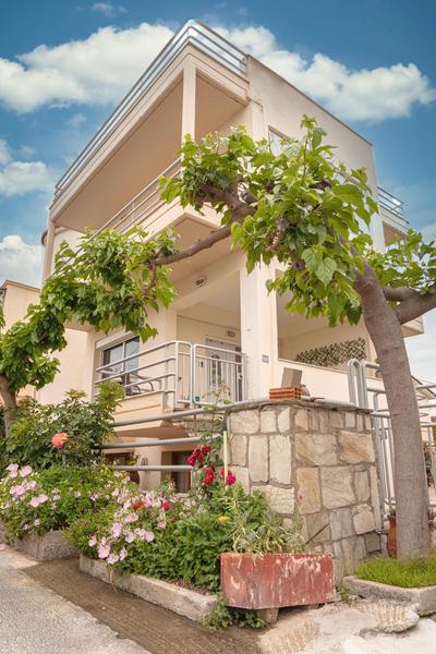 Estell’s sweet luxury house