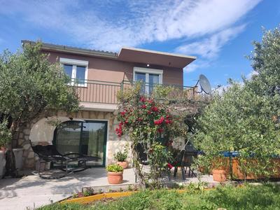 Holiday House Mablo with pool & jacuzzi