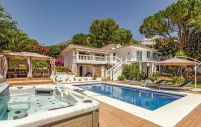 Luxury villa with beautiful sea view & jacuzzi