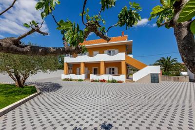 MP Luxury Holiday Home with swimming pool