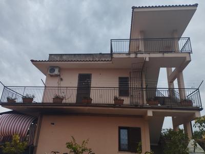 benny house